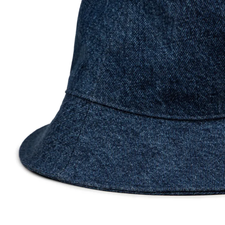 A.P.C. Bob Thais