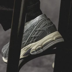 New Balance U1906LAE