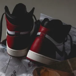 Nike Air Jordan 1 Retro High OG *Black Toe*