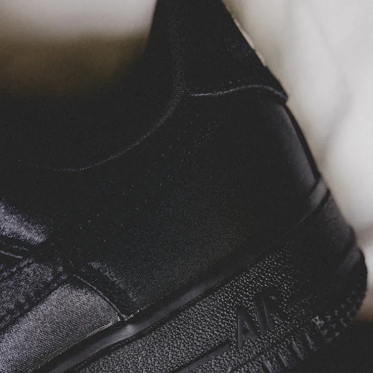 Nike Wmns Air Force 1 ’07 LV8