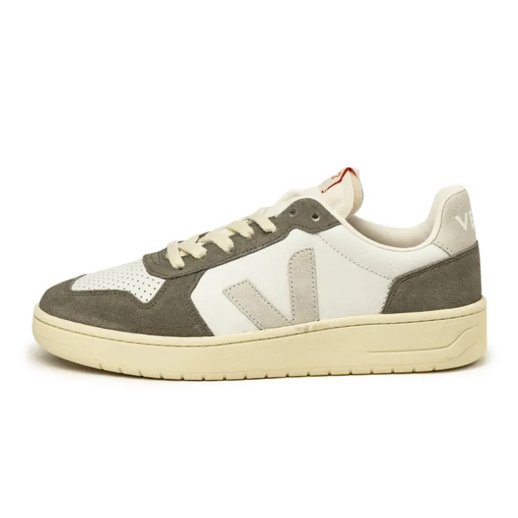 VEJA V-82 Leather