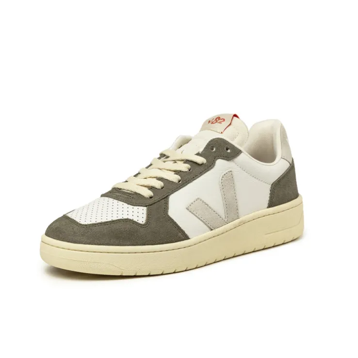 VEJA V-82 Leather