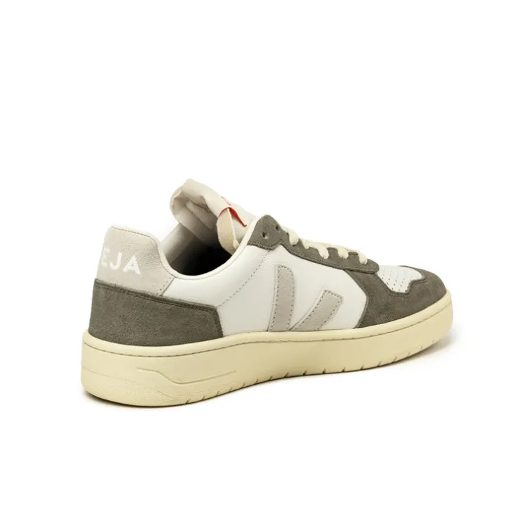 VEJA V-82 Leather